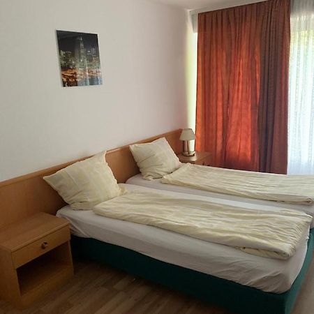 Grando Sukredo Hotel Hamburg-Harburg Buitenkant foto