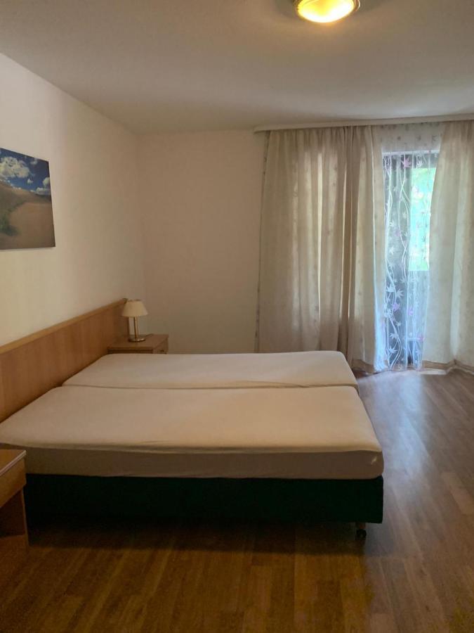 Grando Sukredo Hotel Hamburg-Harburg Buitenkant foto