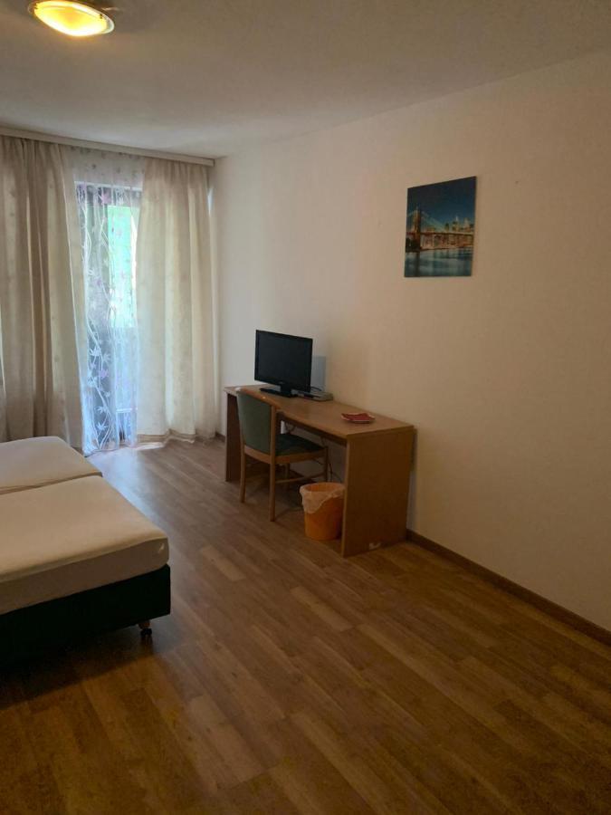 Grando Sukredo Hotel Hamburg-Harburg Buitenkant foto